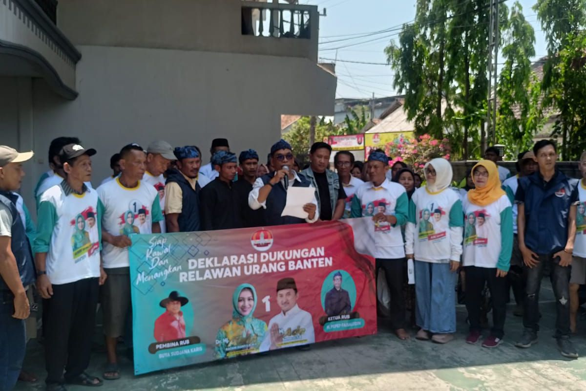 Pasangan Calon Gubernur (Cagub) dan Calon Wakil Gubernur (Cawagub) Banten nomor urut 1, Airin Rachmi Diany dan Ade Sumardi, menerima dukungan dari Relawan Urang Banten (RUB) dalam Pemilihan Kepala Daerah (Pilkada) 2024. 