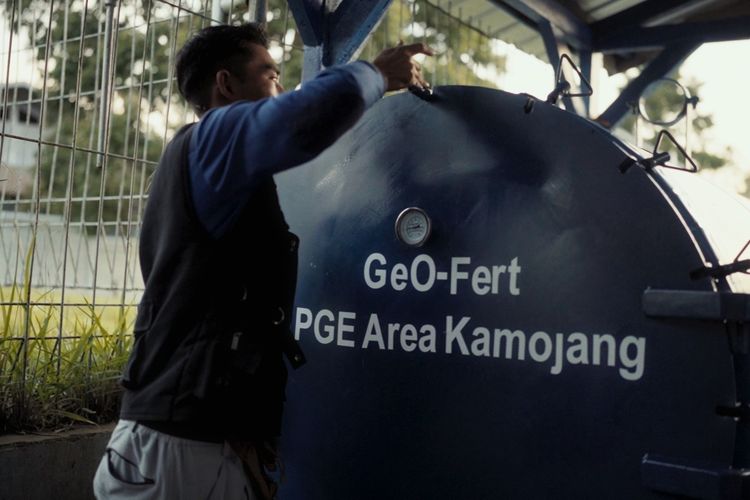 GeO-Fert mengolah limbah pertanian dan rumah tangga menjadi pupuk organik dengan memanfaatkan uap panas bumi bersuhu 60 hingga 70 derajat Celcius