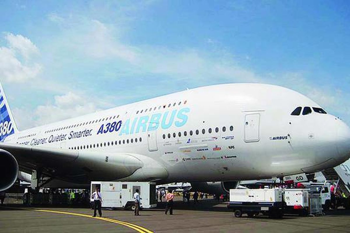 Pesawat superjumbo Airbus A380 merupakan salah satu 