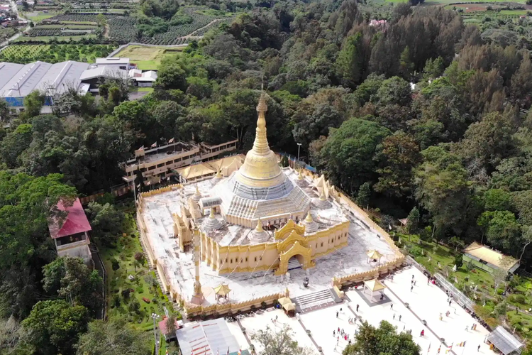 Taman Alam Lumbini di Berastagi, Kabupaten Karo, Sumatera Utara yang terinspirasi dari Pagoda Shwedagon di Myanmar
