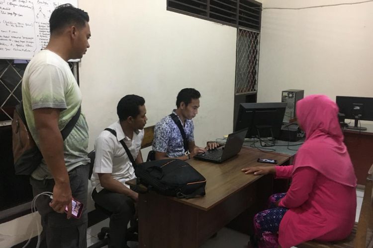 Mataram, Kompas.Com- EW tenfah menjalani pemeriksaan  oleh aparat karena disangkakan menyebarkan berita bohong atau hoax soal gempa di Sumbawa