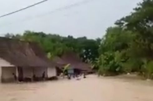 Tanggul Sungai Jebol, Banjir Bandang Terjang Ratusan Rumah di Bojonegoro
