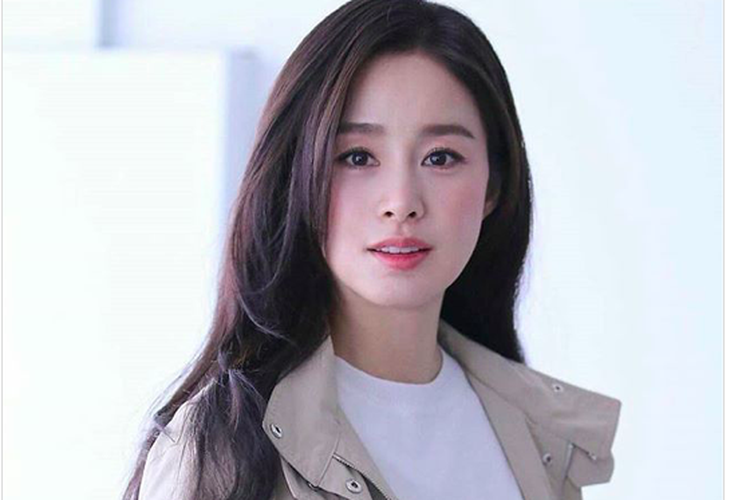 Artis peran Kim Tae-hee dalam penampilannya di drama Korea Hi, Bye Mama!