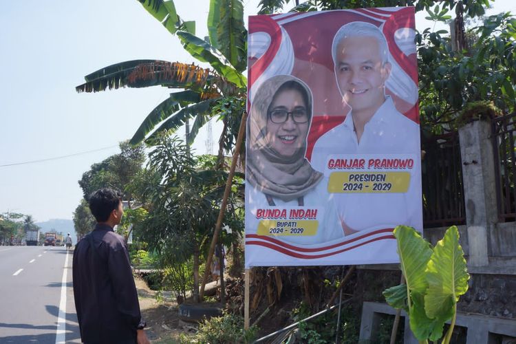 Banner Ganjar Presiden dan Bunda Indah Bupati di Lumajang