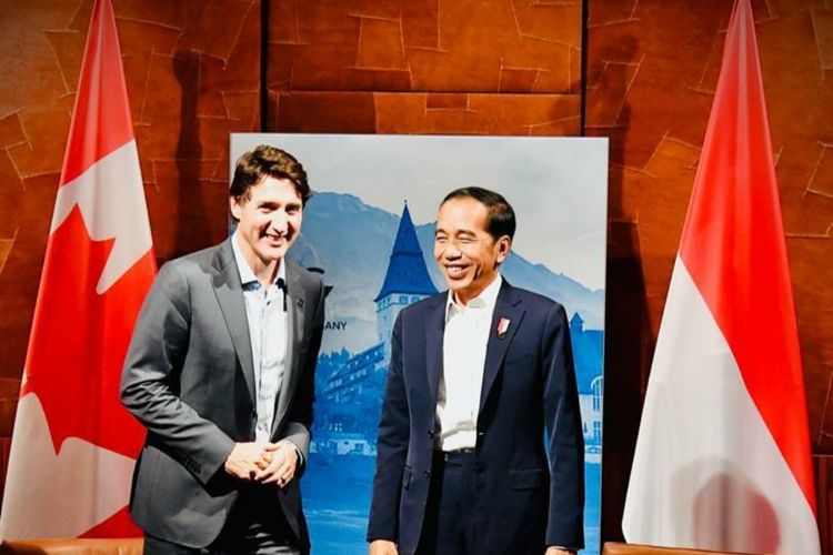 Presiden Joko Widodo saat melakukan pertemuan bilateral dengan PM Kanada Justin Trudeau di sela-sela KTT G7 di Schloss Elmau, Jerman, Senin (27/6/2022). Kanada pada Senin (26/9/2022) mengumumkan penghentian pemberlakuan pembatasan Covid-19 mulai Oktober 2022.