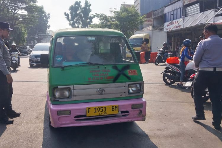 Bagaimana Nasib Angkot Tua di Bogor Setelah Dilarang Beroperasi?