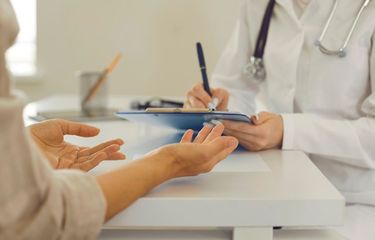 Ilustrasi Hari Bidan Sedunia 2025.