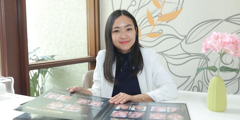 Ahli estetika dr.Evelyne Anggun dari klinik Skin Evo.