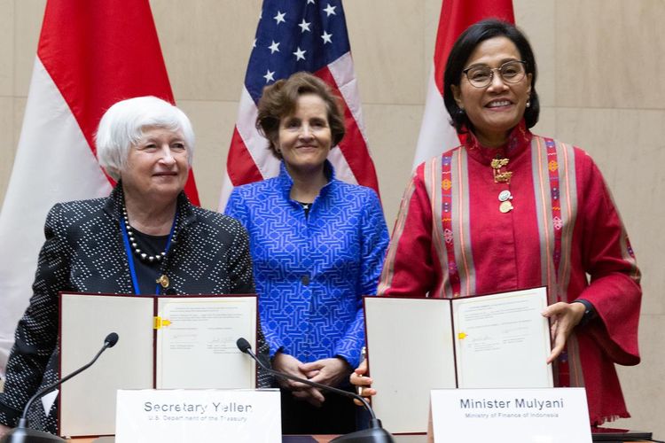 Menteri Keuangan Amerika Serikat Janet Yellen dan Menteri Keuangan Repubik Indonesia Sri Mulyani Indrawati menandatangani Kesepakatan Infrastruktur dan Keuangan Indonesia senilai Rp10,2 triliun atau 698 juta dollar AS pada Kamis (13/4/2023).