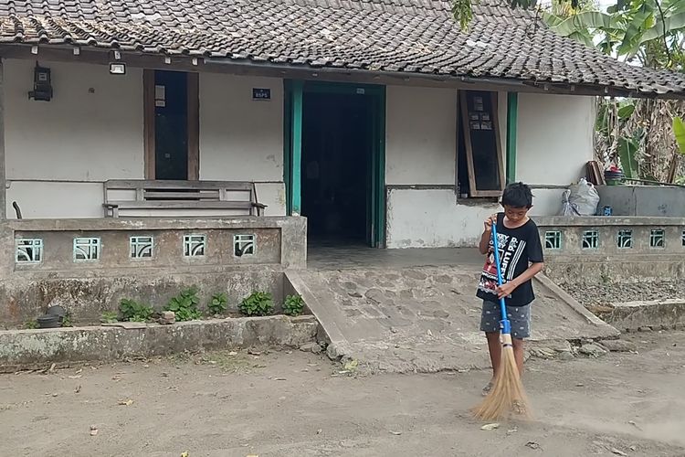 Cerita Bocah Marvel, Ayah Meninggal Sejak di Kandungan, Kini Rawat Ibunya yang Lumpuh