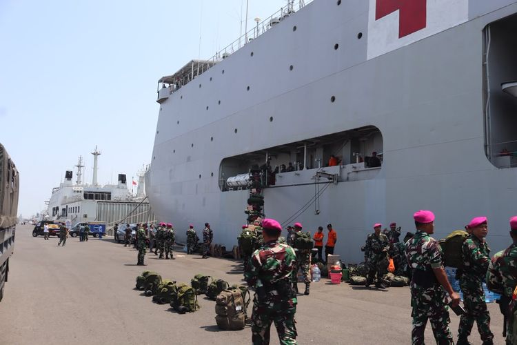 217 Marinir Dikerahkan ke NTT Pakai KRI Soeharso, Bawa Alat Berat dan 3 Ton Bantuan