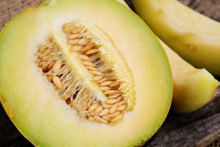 Tak hanya memiliki rasa yang manis dan lezat, manfaat buah melon bagi kesehatan juga berlimpah.