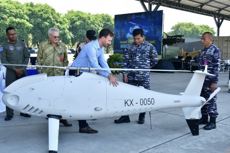 TNI Angkatan Laut memiliki drone atau pesawat nirawak baru buatan Austria, yakni Schiebel Camcopter S-100. Nantinya, drone itu akan dioperasikan oleh Skadron 700 Wing Udara 2 Pusat Penerbangan TNI AL (Puspenerbal), Pangkalan Udara TNI AL Juanda, Sidoarjo, Jawa Timur. Pelatihan Unmanned Air System (UAS) yang digelar sejak 11 September lalu, telah ditutup pada Jumat (29/9/2023).