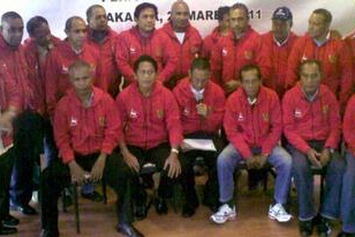 Sekitar 23 mantan pemain tim nasional mendukung Toisutta dan GH Sutejo sebagai Ketua Umum dan Wakil Ketua Umum PSSI periode 2011-2015. 