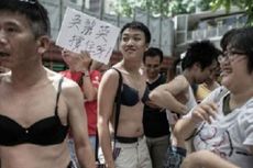 Pakai Bra, Ratusan Demonstran Hongkong Protes Pengadilan