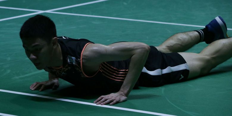 Tunggal putra Malaysia, Lee Zii Jia bertanding melawan tunggal putra Denmark, Viktor Axelsen pada laga semifinal Indonesia Open 2022 di Istora Senayan, Jakarta, Sabtu (18/6/2022). Lee Zii Jia gagal ke babak final setelah kalah dengan skor 21-19, 11-21, dan 21-23.