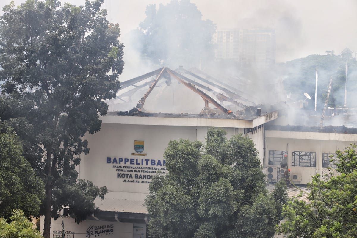 Gedung Bappelitbang, Balai Kota Bandung terbakar, Senin (7/11/2022).