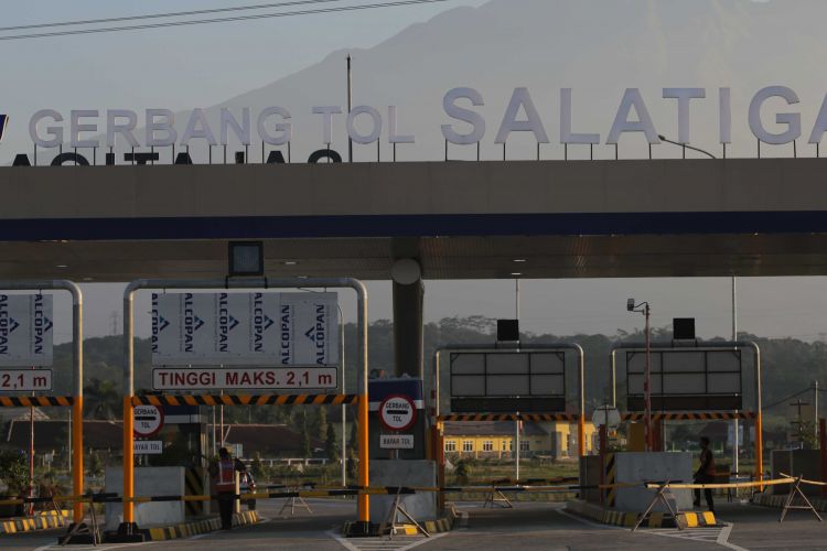 Suasana Gerbang Tol (GT) Salatiga Ruas Tol Bawen-Salatiga, Jawa Tengah, Sabtu (17/6/2017). Ruas tol ini akan dibuka secara fungsional pada H-7 hingga H+7 Lebaran.