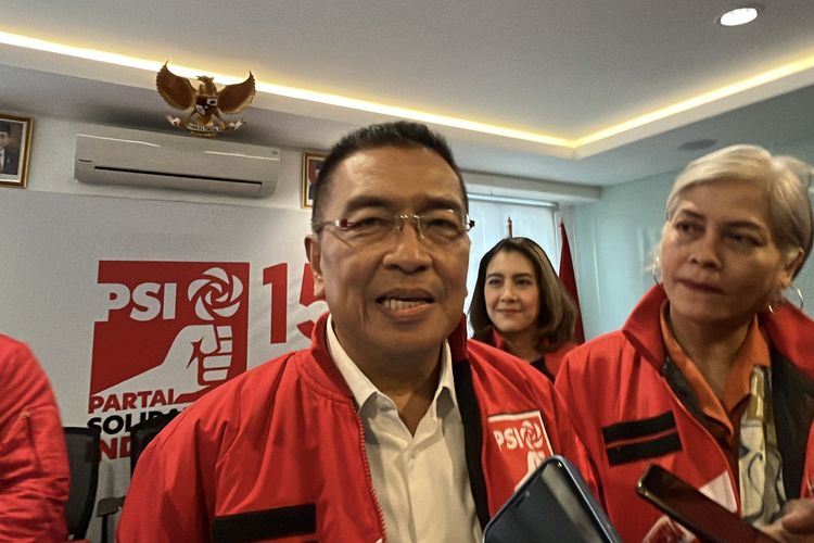 Mantan Direktur Televisi Republik Indonesia (TVRI) Helmy Yahya resmi bergabung dengan Partai Solidaritas Indonesia (PSI). Helmy Yahya diperkenalkan kepada awak media di Kantor DPP PSI, Wahid Hasyim, Jakarta Pusat, Senin (22/5/2023).