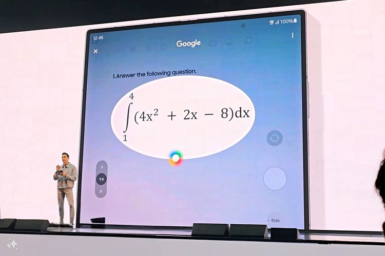 Circle to Search di Galaxy Z Fold 6 dan Galaxy Z Flip 6 kini dapat membantu memberikan petunjuk menyelesaikan soal matematika dan fisika.