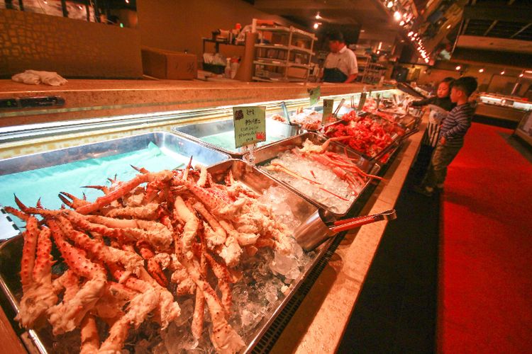 Berbagai jenis kepiting di Nanda Seafood Buffet Restaurant