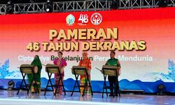 Kenakan Baju Bodo, Tri Tito Hadiri Acara Syukuran 46 Tahun Dekranas di Makassar