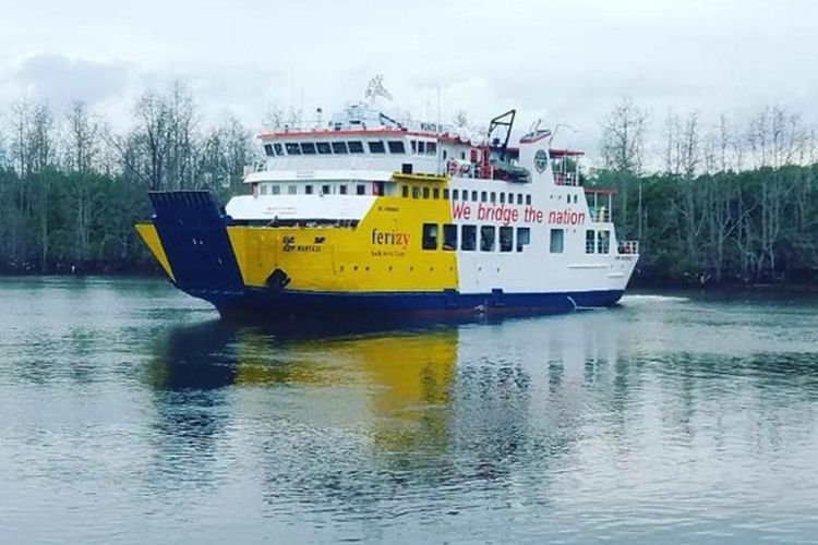 Pelabuhan Kariangau Balikpapan akan sangat ramai setelah IKN dipindah ke Kalimantan Timur. Termasuk juga Pelabuhan Ferry Kariangau Balikpapan. Pelabuhan Kariangau di Balikpapan untuk peti kemas juga terus dikembangkan.