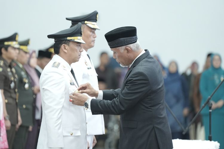 Gubernur Sumbar Mahyeldi lantik Pj Wali Kota.Pariaman dan Padang Panjang, Kamis (12/10/223) di auditorium Gubernur Sumbar