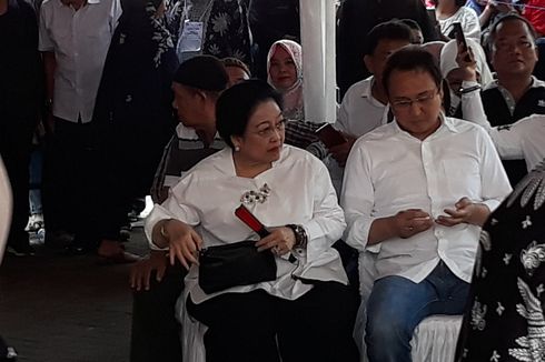 Megawati Bersama Anak dan Cucu Kompak Berbaju Putih saat Nyoblos
