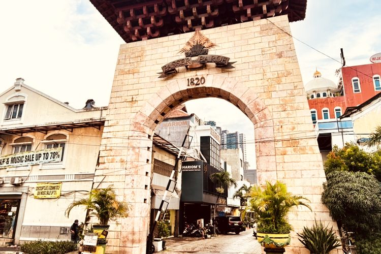 Kawasan pusat perbelanjaan Pasar Baru, Jakarta Pusat, Sabtu (7/2/2026)