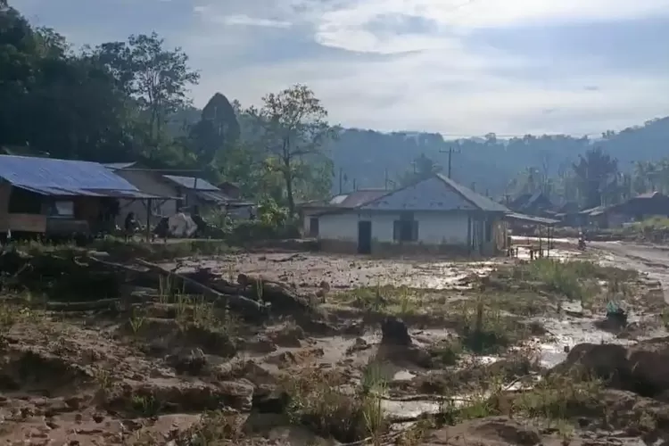 Banjir Bandang Tapanuli Tengah, Warga Mengungsi di Gereja, Dapur Umum Mulai Didirikan
