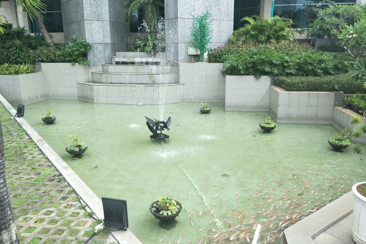 Kolam di DPRD DKI Jakarta yang rencananya akan direhabilitasi dengan anggaran Rp 620 juta. Foto diambil pada Selasa, (21/11/2017). 