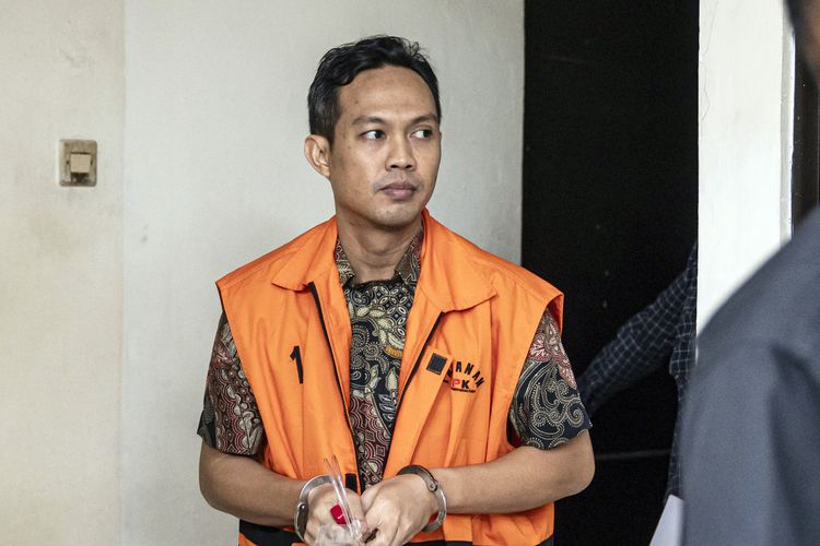 Bupati Nonaktif Cilacap Didakwa Minta Sekda Kumpulkan Uang THR Lebaran, Terkumpul Rp 568 Juta