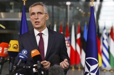 Sekjen NATO Desak Negara Barat Pasok Lebih Banyak Senjata Berat untuk Ukraina