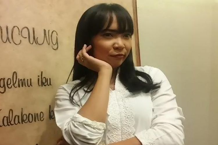 Fitri Tropica diabadikan usai menggelar pertunjukan teater berjudul Pangeran Jayakarta bersama kelompok sandiwara Miss Tjitjih di Galeri Indonesia Kaya, Jakarta Pusat, Minggu (30/8/2015) sore.