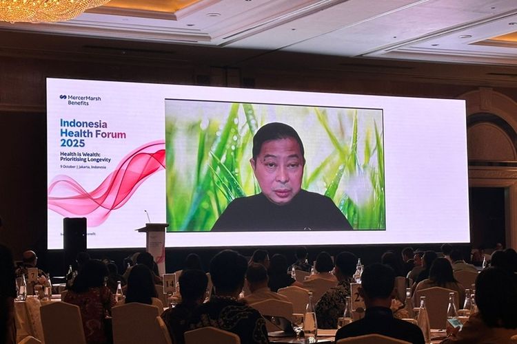 Chairman Marsh Indonesia, Ignasius Jonan, membuka gelaran Indonesia Health Forum 2025 yang bertajuk Health is Wealth: Prioritising Longevity yang diselenggarakan oleh Mercer Marsh Benefits Indonesia di Hotel Shangri-La Jakarta, Kamis (9/10/2025).
