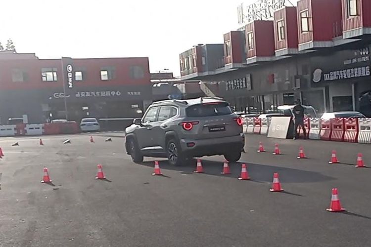 Haval H7 diuji gesit di Shanghai, Sabtu (26/4/2025)
