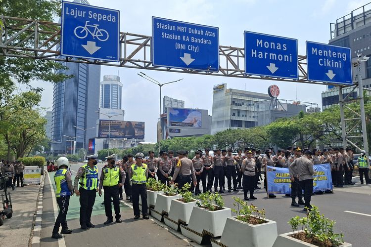 Jalan Sudirman Jakpus Ditutup Jelang Demo Buruh, Pengendara Dialihkan ke Benhil-Karet