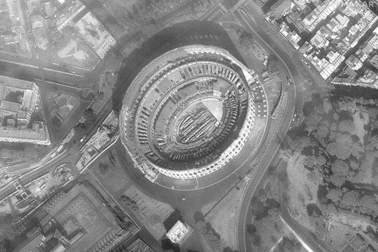 Gambar koleseum di Roma yang tertangkap satelit Maxar, Rabu (18/3/2020), menunjukkan situasi yang benar-benar sepi.