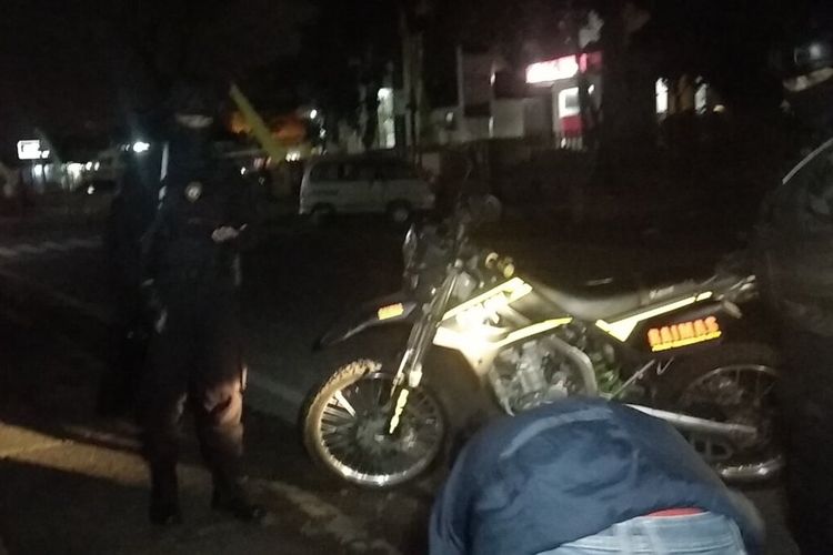 Sekelompok geng motor yang berbuat onar berhasil diamankan Tim Maung Galunggung, Polresta Tasikmalaya, setelah sempat terjadi kejar-kejaran karena berupaya melarikan diri pada Minggu (22/8/2021).