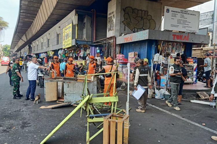 PKL Liar di Pasar Pagi Jakbar Ditertibkan karena Bikin Macet, Pedagang Pasrah