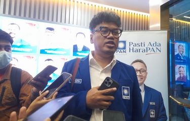 Artis Uya Kuya di Kantor DPP PAN, Jakarta, Selasa (6/12/2022).
