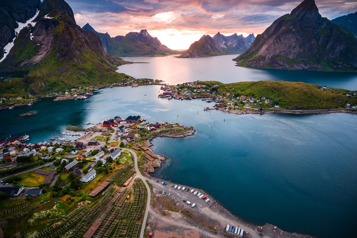 Ilustrasi Norwegia - Kepulauan Lofoten di Norwegia. Daftar 10 negara dengan pendapatan tertinggi versi Bank Dunia.
