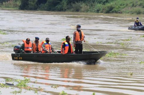 Kunjungi Lokasi Perahu Tenggelam, Kapolda Jatim: Kita Cari Korban sampai Ketemu