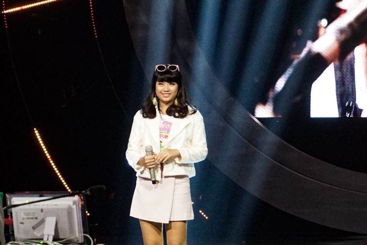 Kontestan Ghea Indrawari di panggung Indonesian Idol sesion 9 yang digelar di Studio 11, MNC Studios, Kebon Jeruk, Jakarta Barat, Senin (22/1/2018).