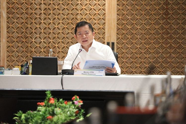 Menteri PPN/Kepala Bappenas Suharso Monoarfa memimpin Rapat Kerja Penyusunan Rencana Pembangunan Jangka Panjang Nasional (RPJPN) 2025-2045, di Jakarta, Jumat (13/1/2023).