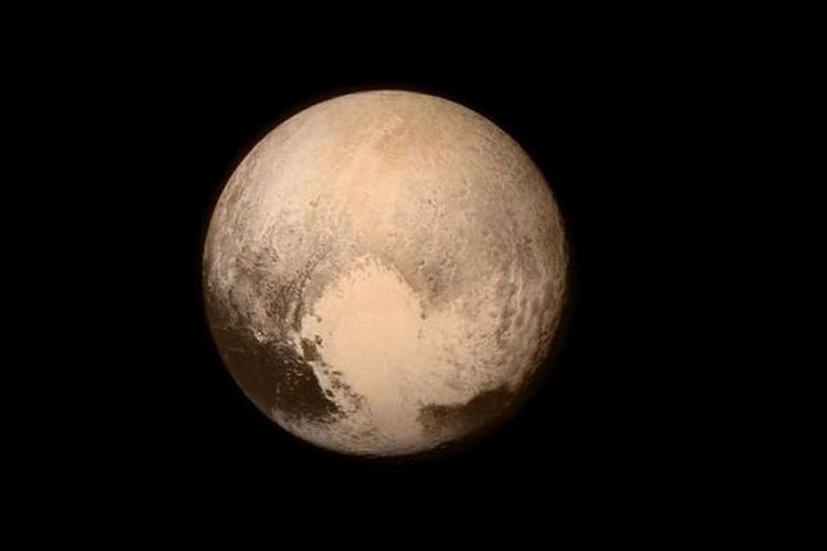 Wajah Pluto hasil jepretan New Horizon pada Selasa (14/7/2015) beberapa waktu sebelum melintas dekat.