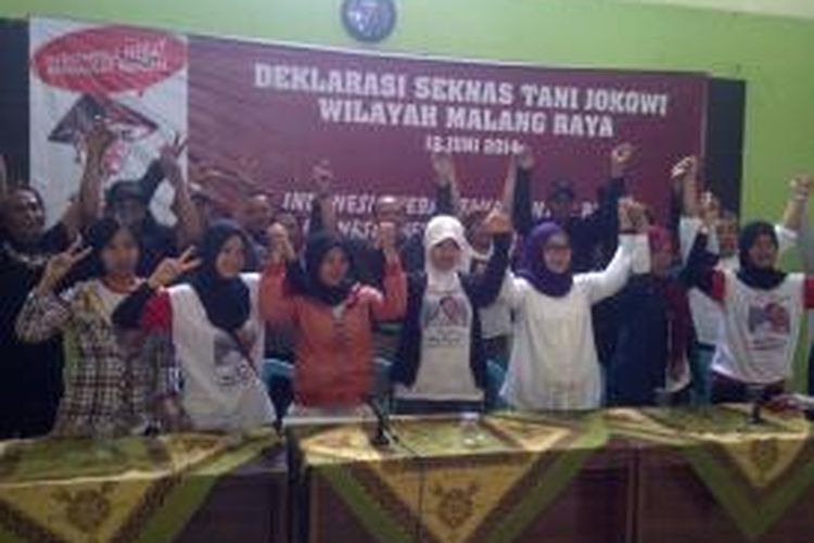 Puluhan aktivis petani di Malang Raya, Jawa Timur, deklarasi mendukung pasangan capres-cawapres Jokowi-JK. Kamis (12/6/2014).