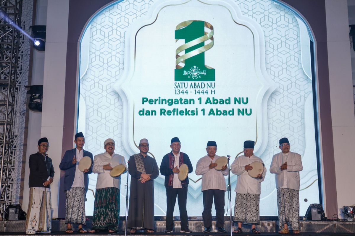 MenKopUKM Teten Masduki menghadiri acara Memperingati Hari Santri Nasional dan Kick Off Satu Abad NU di PonPes Wisata An-Nur 2 Al-Murtadlo, Kamis (20/10/2022)
