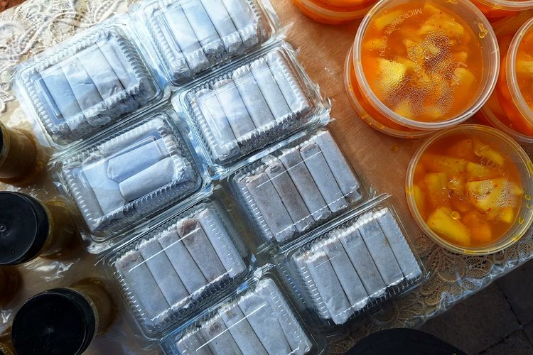 Produk olahan nanas, seperti dodol, selai, dan asinan, buatan kelompok perempuan Desa Tabarano untuk memperpanjang daya simpan panen dan menambah penghasilan keluarga.